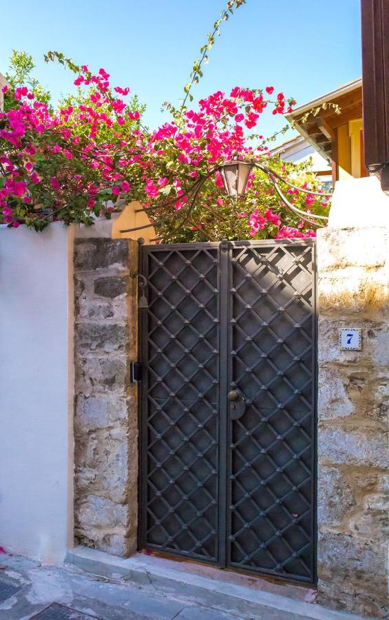 Lefkada Town Traditional House / Cozy Yard Экстерьер фото